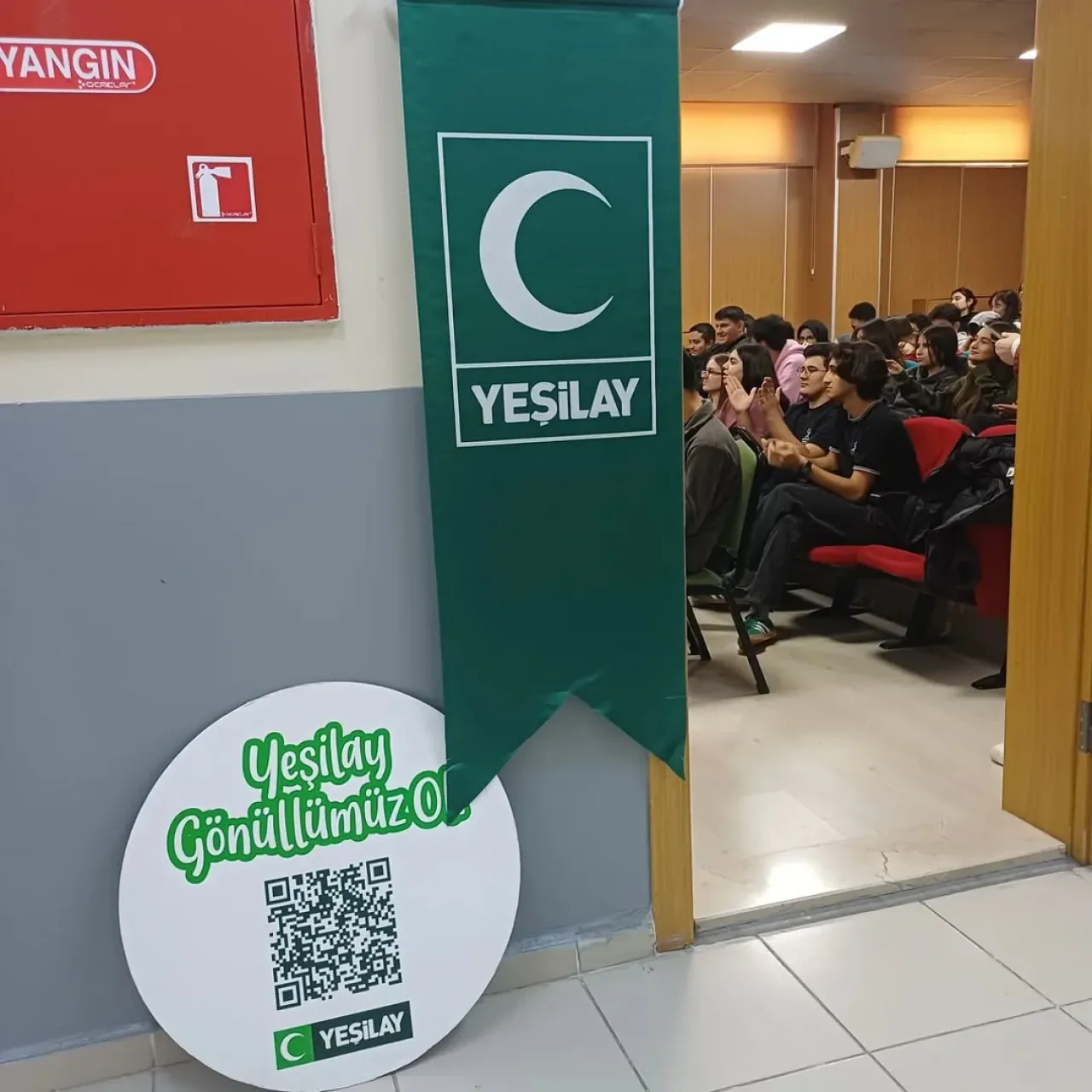 Yeşilay Çekmeköy, Gençler Arasında Bağımlılıkla Mücadele İçin Okul Ziyareti Gerçekleştirdi Yeşilay Çekmeköy, Gençler Arasında Bağımlılıkla Mücadele İçin Okul Ziyareti Gerçekleştirdi