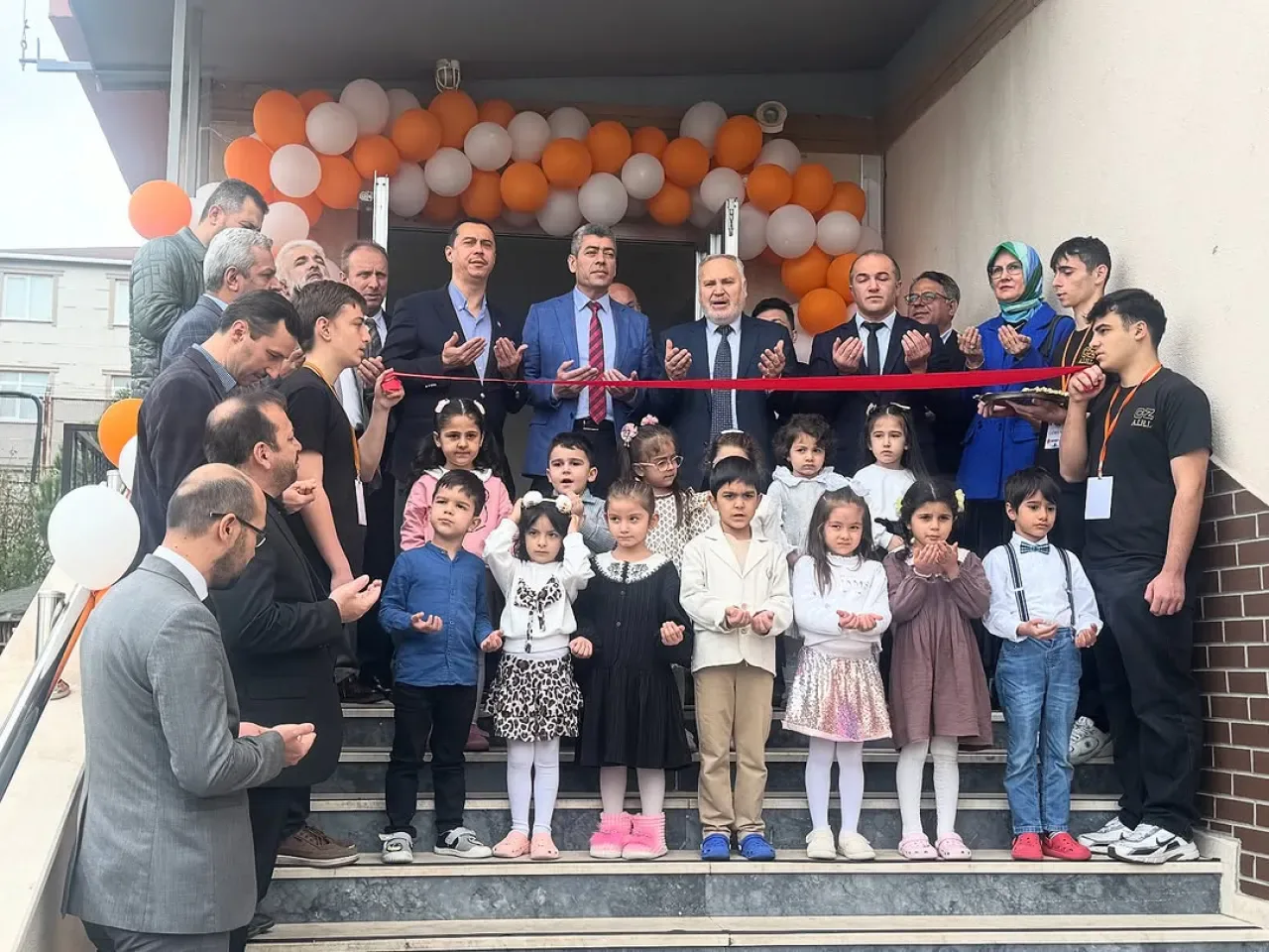 Ataşehir'de Cahit Zarifoğlu Anadolu İmam Hatip Lisesi'nde 4-6 Yaş Kur'an Kursu Açıldı Ataşehir'de Cahit Zarifoğlu Anadolu İmam Hatip Lisesi'nde 4-6 Yaş Kur'an Kursu Açıldı