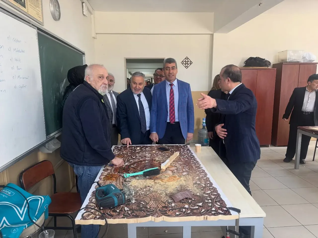 Ataşehir'de Halk Eğitimi Merkezi Kursiyerleri El Emeği Ürünlerini Sergiledi Ataşehir'de Halk Eğitimi Merkezi Kursiyerleri El Emeği Ürünlerini Sergiledi