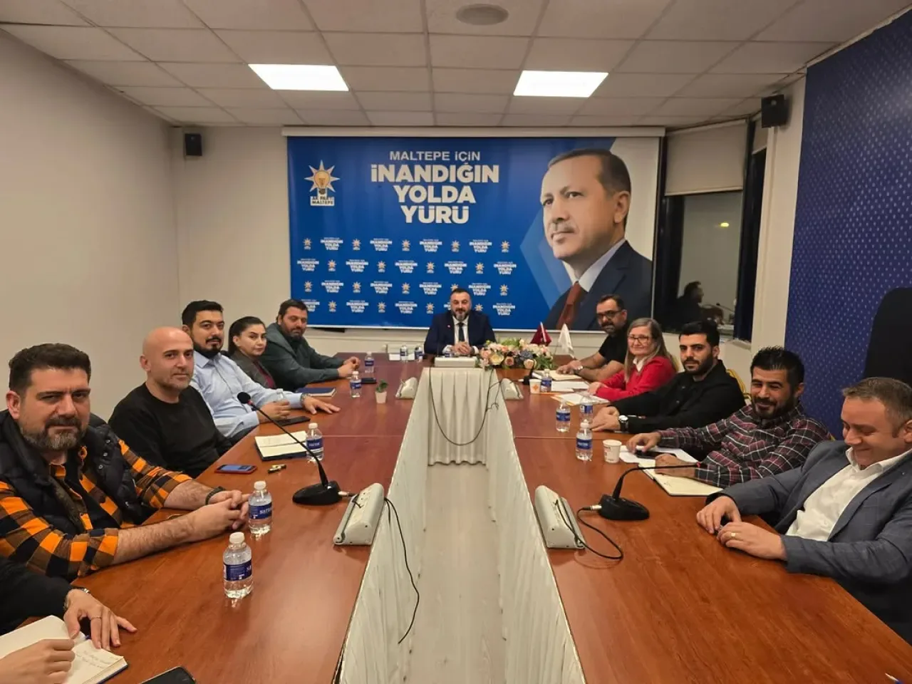 AK Parti Maltepe'de Haftalık Değerlendirme Toplantısı AK Parti Maltepe'de Haftalık Değerlendirme Toplantısı