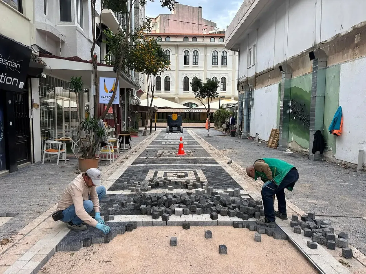 Bandırma'da Altyapı ve Yeşil Alan Çalışmaları Hız Kesmiyor Bandırma'da Altyapı ve Yeşil Alan Çalışmaları Hız Kesmiyor