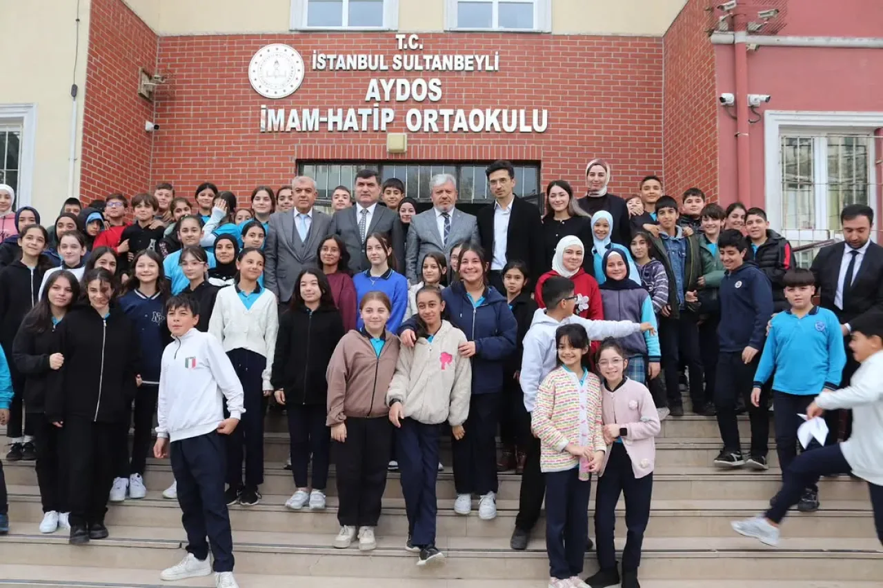 Sultanbeyli'de Okul Ziyareti: Eğitimde Kalite ve Başarıya Vurgu Sultanbeyli'de Okul Ziyareti: Eğitimde Kalite ve Başarıya Vurgu