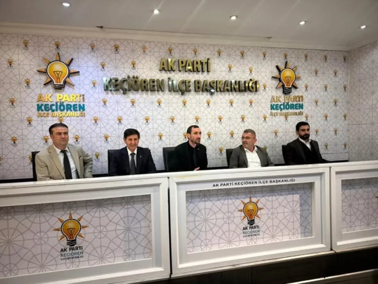 AK Parti Keçiören İlçe Başkanlığı'na Ziyaret AK Parti Keçiören İlçe Başkanlığı'na Ziyaret