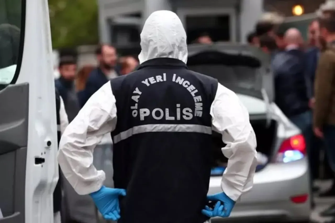 Van'da Uyuşturucu ile Yakalanan Polis Memuru Tutuklandı Van'da Uyuşturucu ile Yakalanan Polis Memuru Tutuklandı