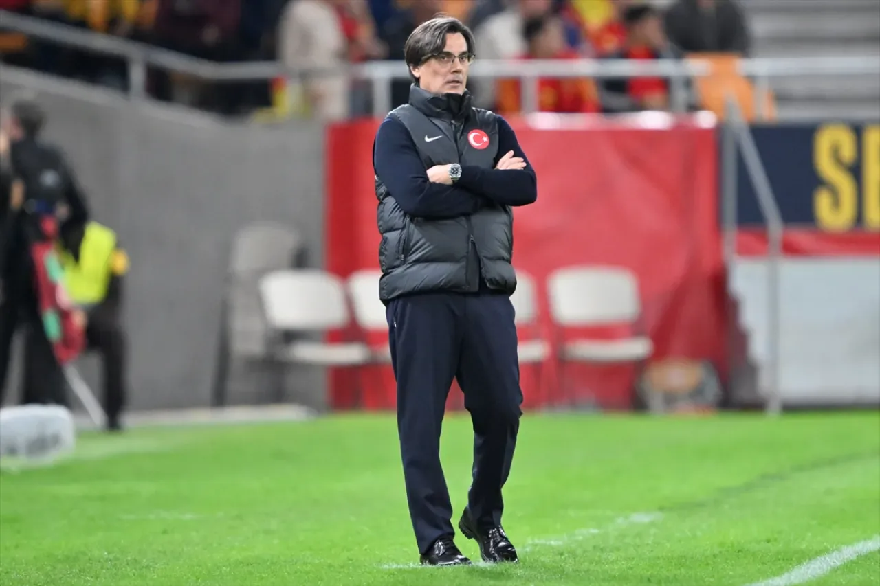 Milli Takım Teknik Direktörü Montella'dan Futbolculara Övgü: Zor Dönemleri Aştılar Milli Takım Teknik Direktörü Montella'dan Futbolculara Övgü: Zor Dönemleri Aştılar