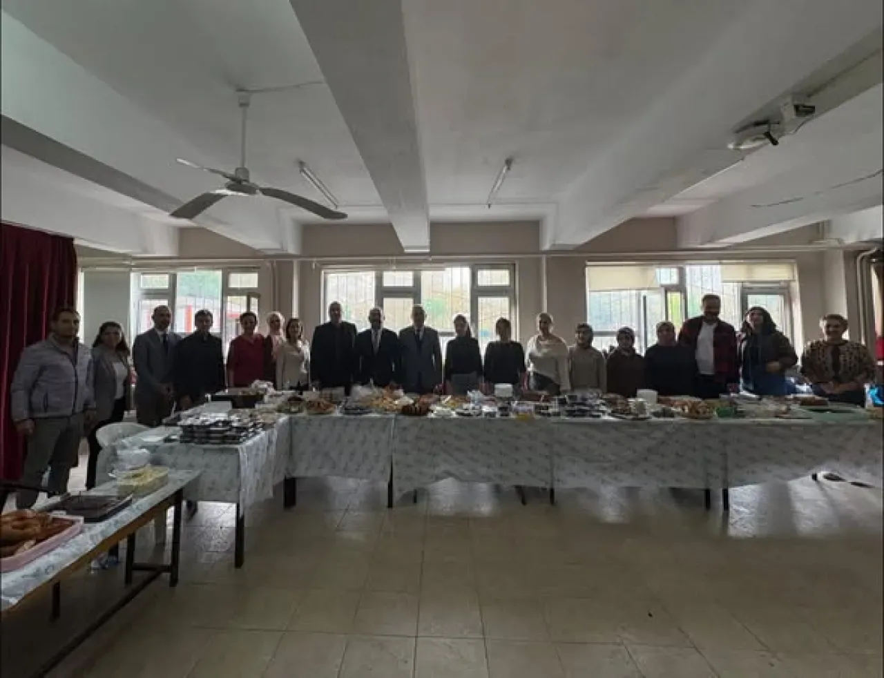 Erdek Belediye Başkanı Burhan Karışık, Halitpaşa İlkokulu Kermesine Katıldı Erdek Belediye Başkanı Burhan Karışık, Halitpaşa İlkokulu Kermesine Katıldı