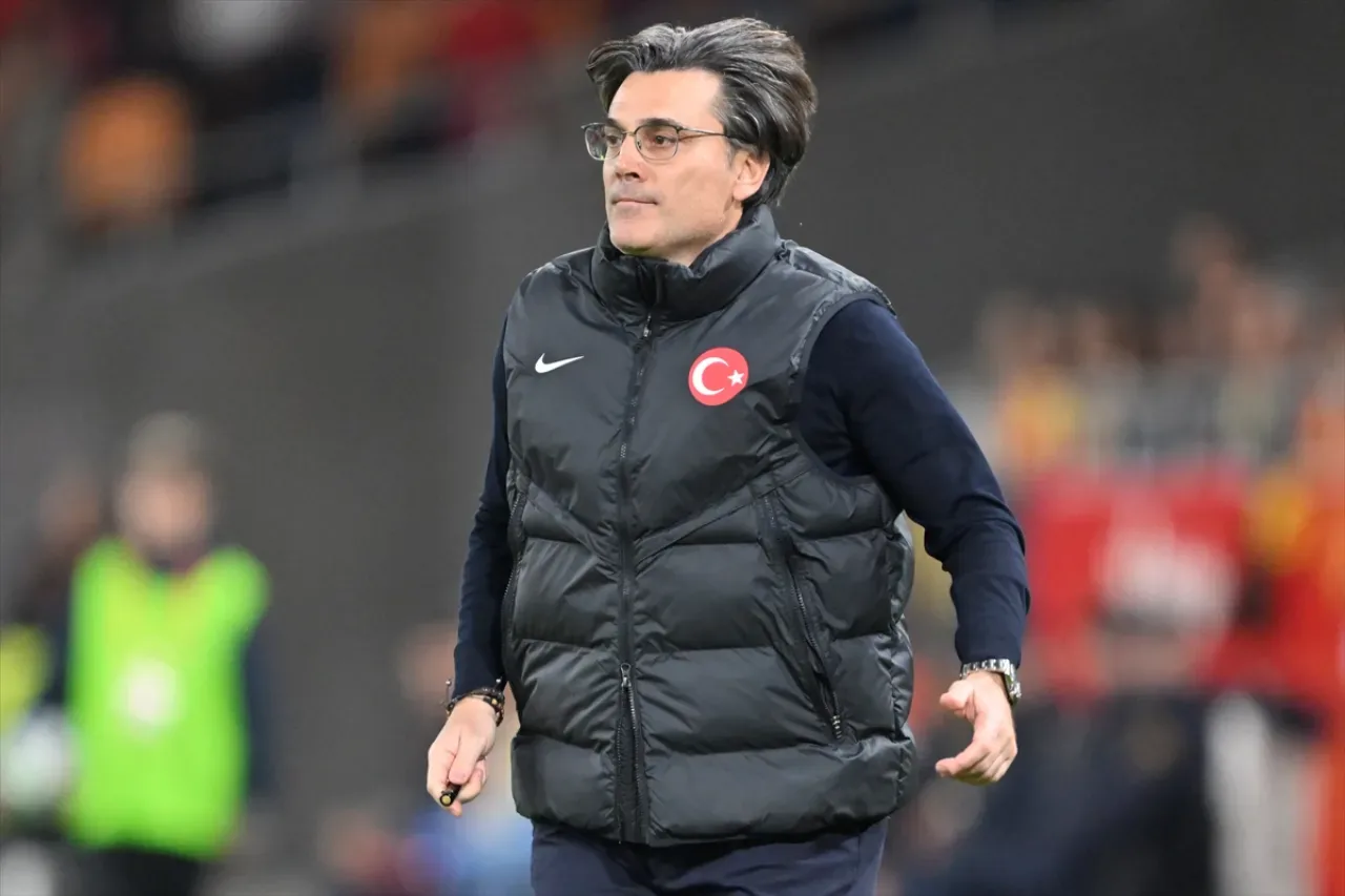 Montella: "Futbolcularım Bana İnandı, Galibiyeti Hak Ettik" Montella: "Futbolcularım Bana İnandı, Galibiyeti Hak Ettik"