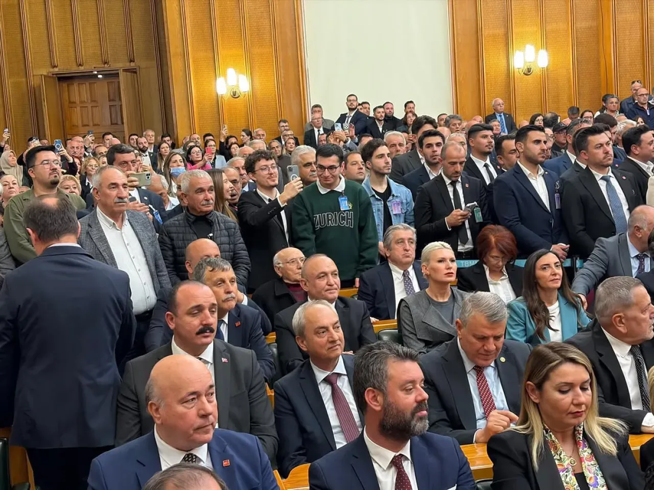 CHP Genel Başkanı Özgür Özel'den TBMM'de Önemli Açıklamalar CHP Genel Başkanı Özgür Özel'den TBMM'de Önemli Açıklamalar