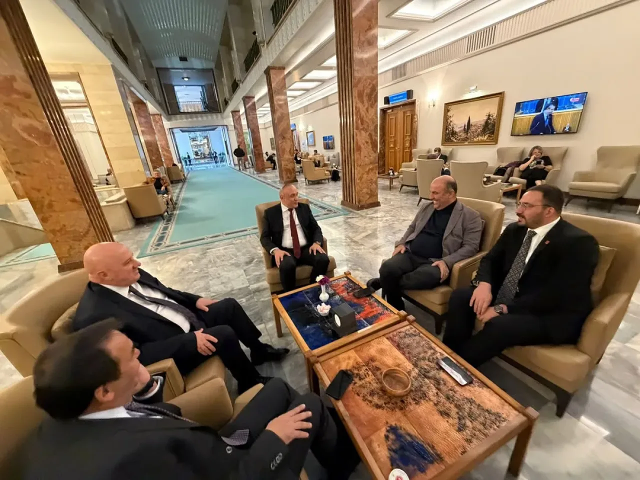 CHP'li Vekillerden TBMM'de Ülke Meselelerine İlişkin Önemli İstişare CHP'li Vekillerden TBMM'de Ülke Meselelerine İlişkin Önemli İstişare
