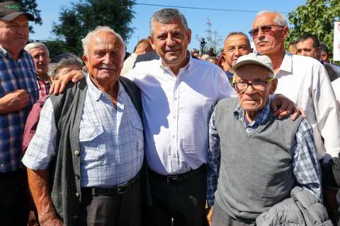 Özgür Özel Yalova'da emeklilere hitap etti: "Emekli maaşı asgari ücretin altına inmeyecek"