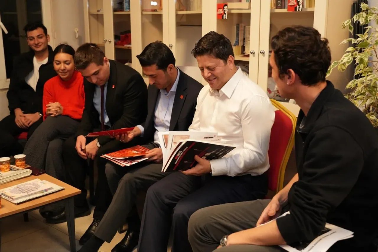 Kadıköy Belediye Başkanı Kosedagi, Parti Teşkilatı ve Gençlik Kolları ile Buluştu Kadıköy Belediye Başkanı Kosedagi, Parti Teşkilatı ve Gençlik Kolları ile Buluştu