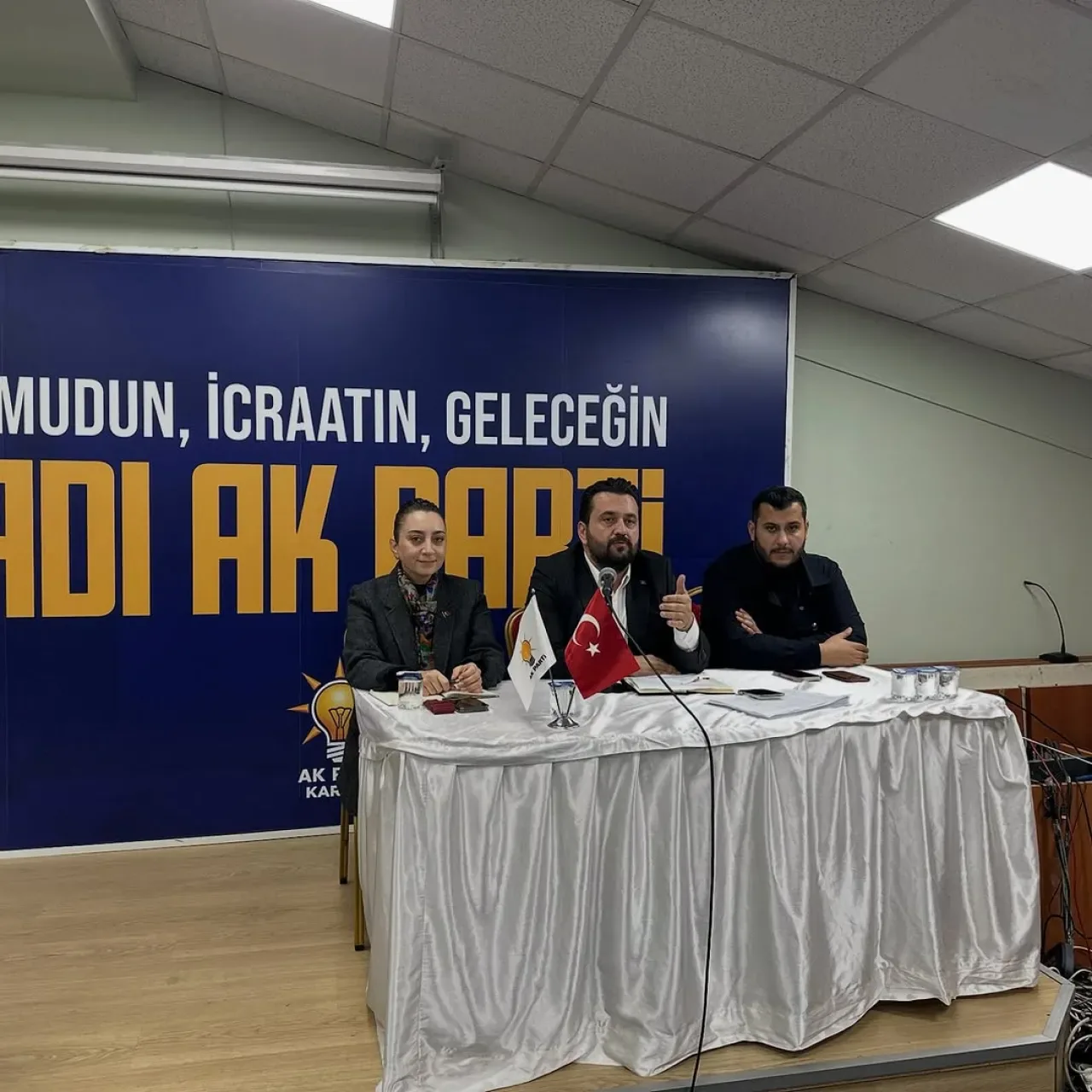AK Parti Kartal Gençlik Kolları'ndan Üç Kademe Toplantısı AK Parti Kartal Gençlik Kolları'ndan Üç Kademe Toplantısı