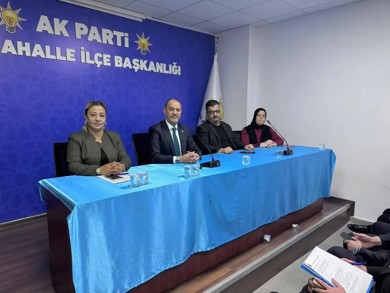 AK Parti Yenimahalle İlçe Başkanlığı'nda Haftalık Olağan Toplantı AK Parti Yenimahalle İlçe Başkanlığı'nda Haftalık Olağan Toplantı