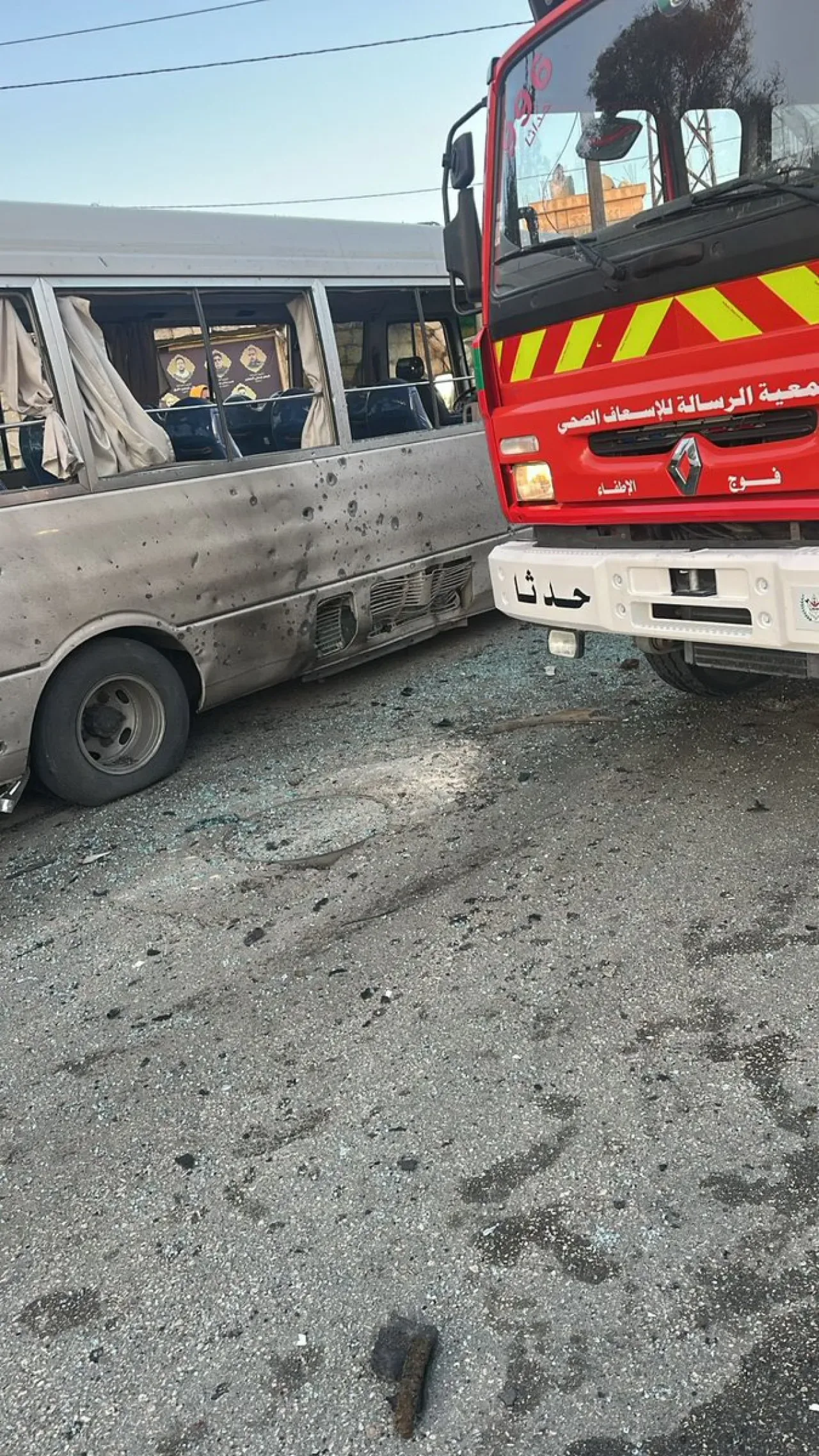 İsrail İHA'sı Lübnan'ın Güneyindeki Tiri Kasabasında Aracı Vurdu İsrail İHA'sı Lübnan'ın Güneyindeki Tiri Kasabasında Aracı Vurdu
