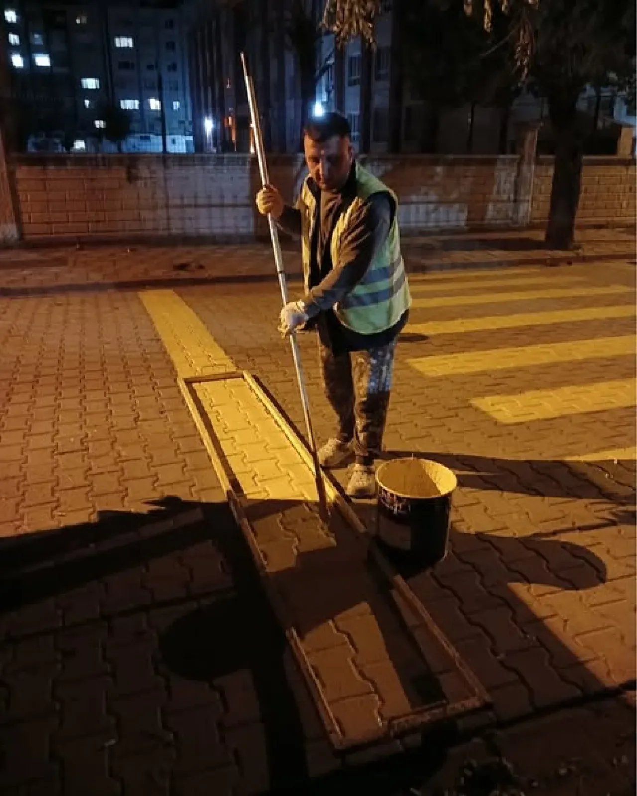 Edremit'te Okul Önü Yaya Geçitleri Yenileniyor Edremit'te Okul Önü Yaya Geçitleri Yenileniyor