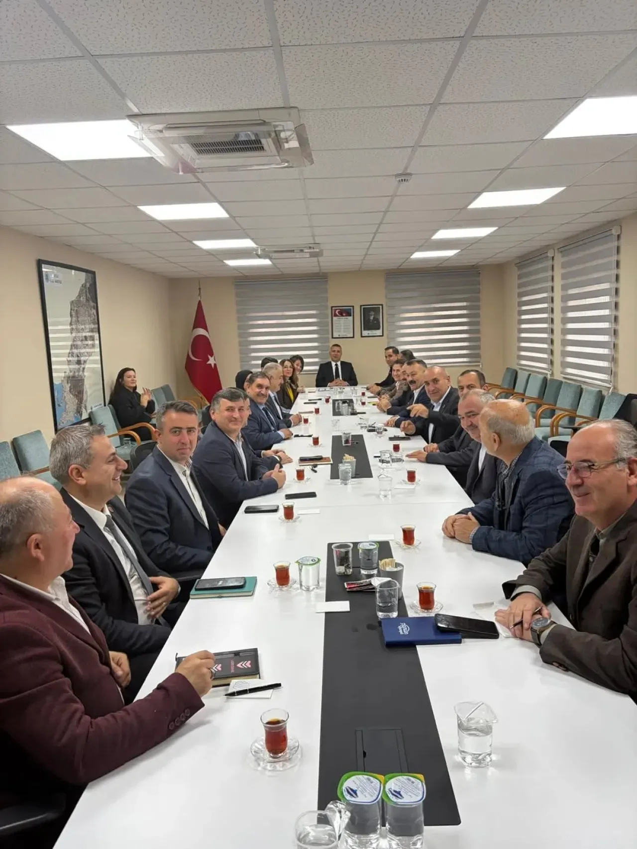 Tuzla'da Kaymakam Ümit Hüseyin Güney Başkanlığında Muhtarlar Toplantısı Düzenlendi Tuzla'da Kaymakam Ümit Hüseyin Güney Başkanlığında Muhtarlar Toplantısı Düzenlendi