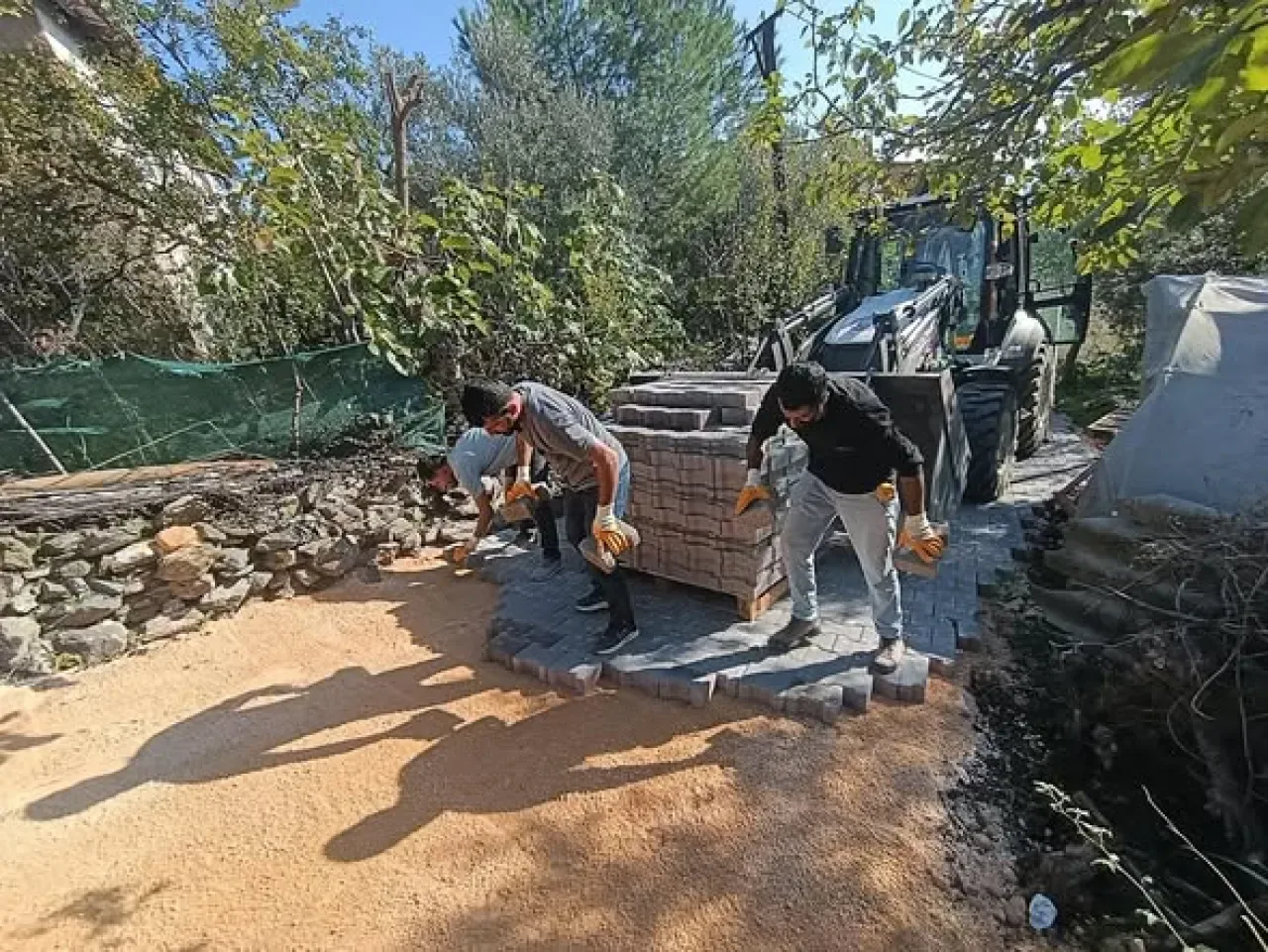 Orhangazi Belediyesi 4.500 m²'lik Parke Taşı Çalışmasına Başladı Orhangazi Belediyesi 4.500 m²'lik Parke Taşı Çalışmasına Başladı