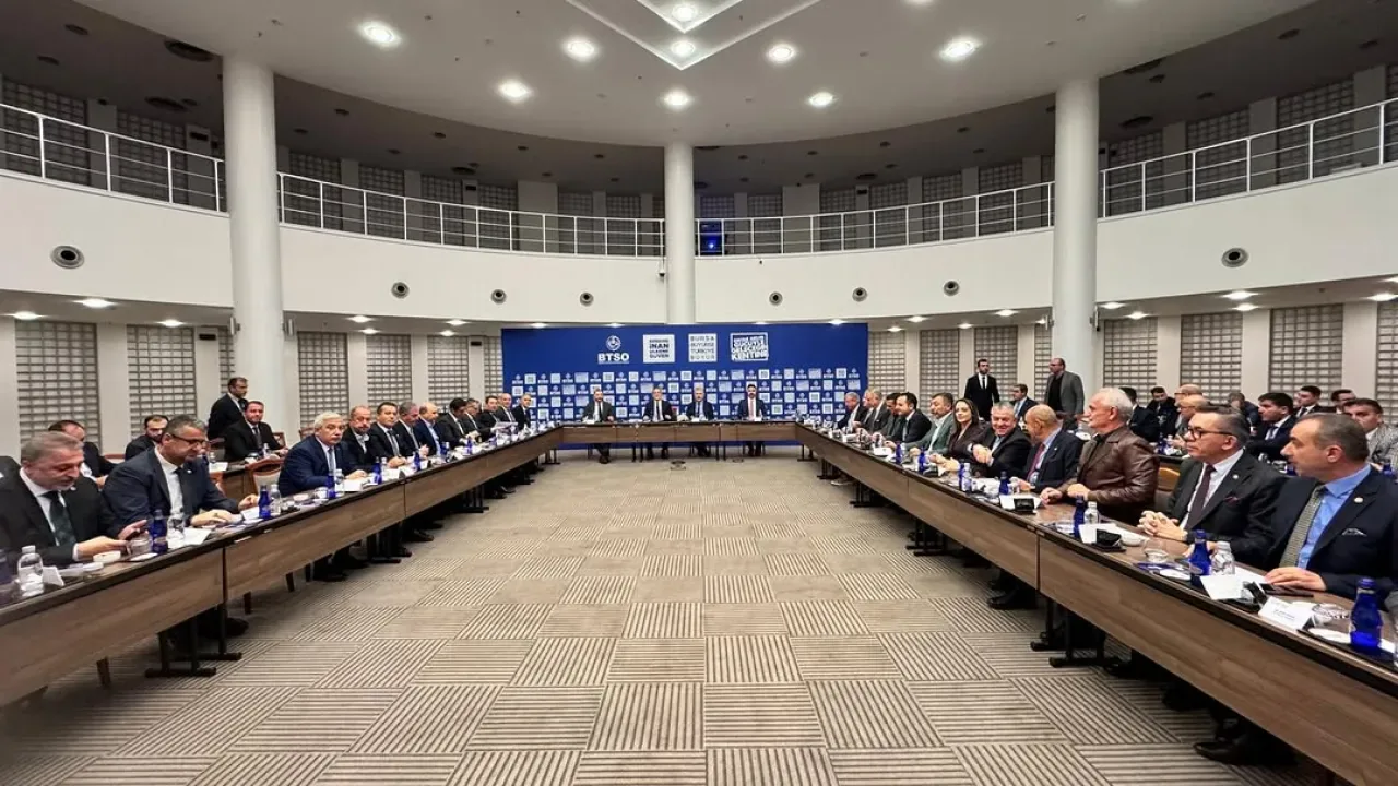 Mustafakemalpaşa TSO Başkanı Uzkinay, SANTEK Zirvesi'nde Geleceğin Teknolojilerini Konuştu Mustafakemalpaşa TSO Başkanı Uzkinay, SANTEK Zirvesi'nde Geleceğin Teknolojilerini Konuştu