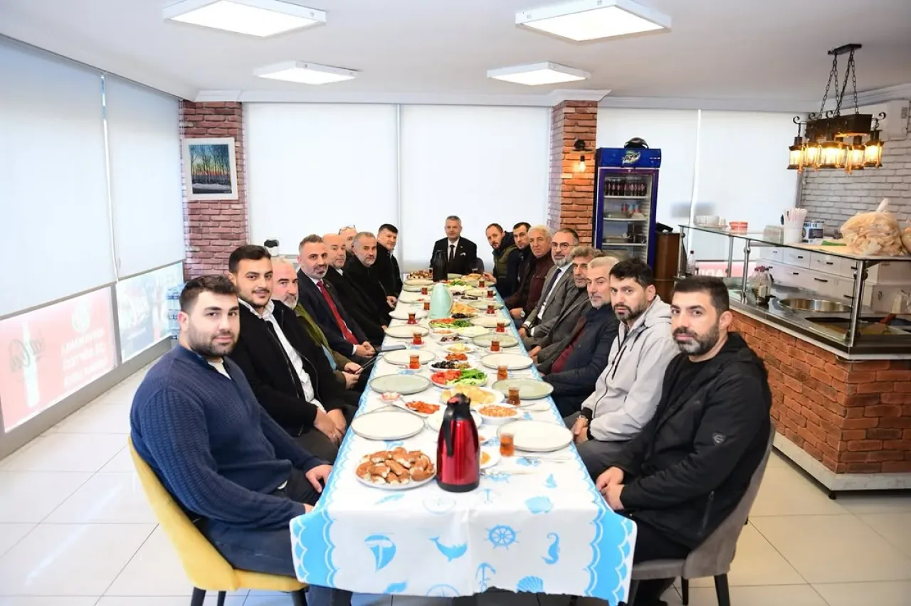 Bursa Kestel'de Belediye Başkanı Ferhat Erol'dan Esnaf Buluşması Bursa Kestel'de Belediye Başkanı Ferhat Erol'dan Esnaf Buluşması