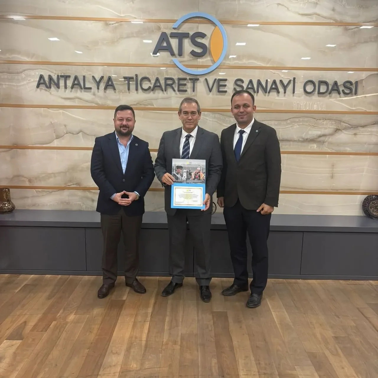 İYİ Parti Antalya İl Temsilcileri ATSO Başkanı Hacısüleyman'ı Ziyaret Etti İYİ Parti Antalya İl Temsilcileri ATSO Başkanı Hacısüleyman'ı Ziyaret Etti