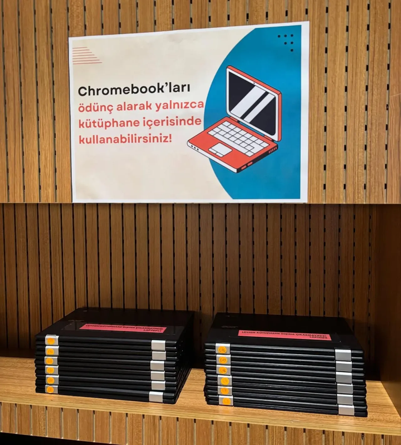 MEF Üniversitesi Kütüphanesi'nde Chromebook Sayısı 30'a Çıkarıldı MEF Üniversitesi Kütüphanesi'nde Chromebook Sayısı 30'a Çıkarıldı