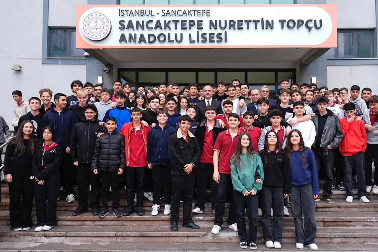Sancaktepe Belediye Başkanı Alper Yeğin, Nurettin Topçu Anadolu Lisesi'nde Öğretmen ve Öğrencilerle Buluştu Sancaktepe Belediye Başkanı Alper Yeğin, Nurettin Topçu Anadolu Lisesi'nde Öğretmen ve Öğrencilerle Buluştu
