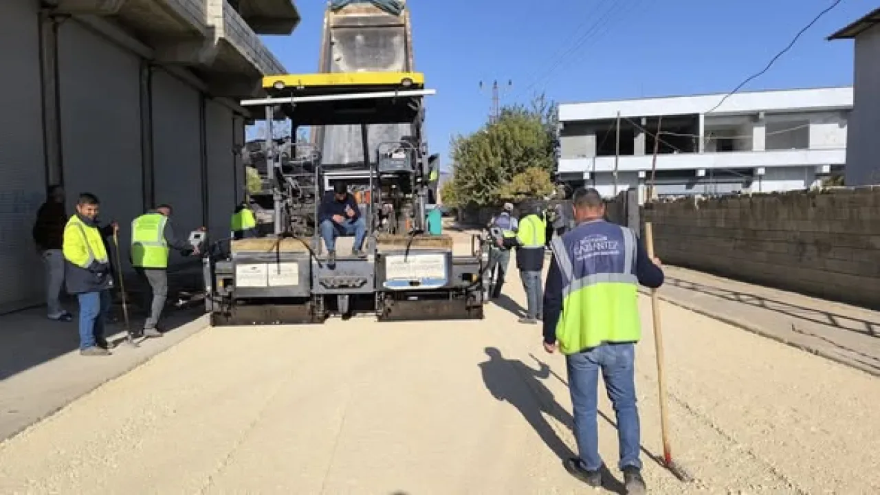 Araban'da Sinan Paşa Caddesi'ne Sıcak Asfalt Çalışması Araban'da Sinan Paşa Caddesi'ne Sıcak Asfalt Çalışması