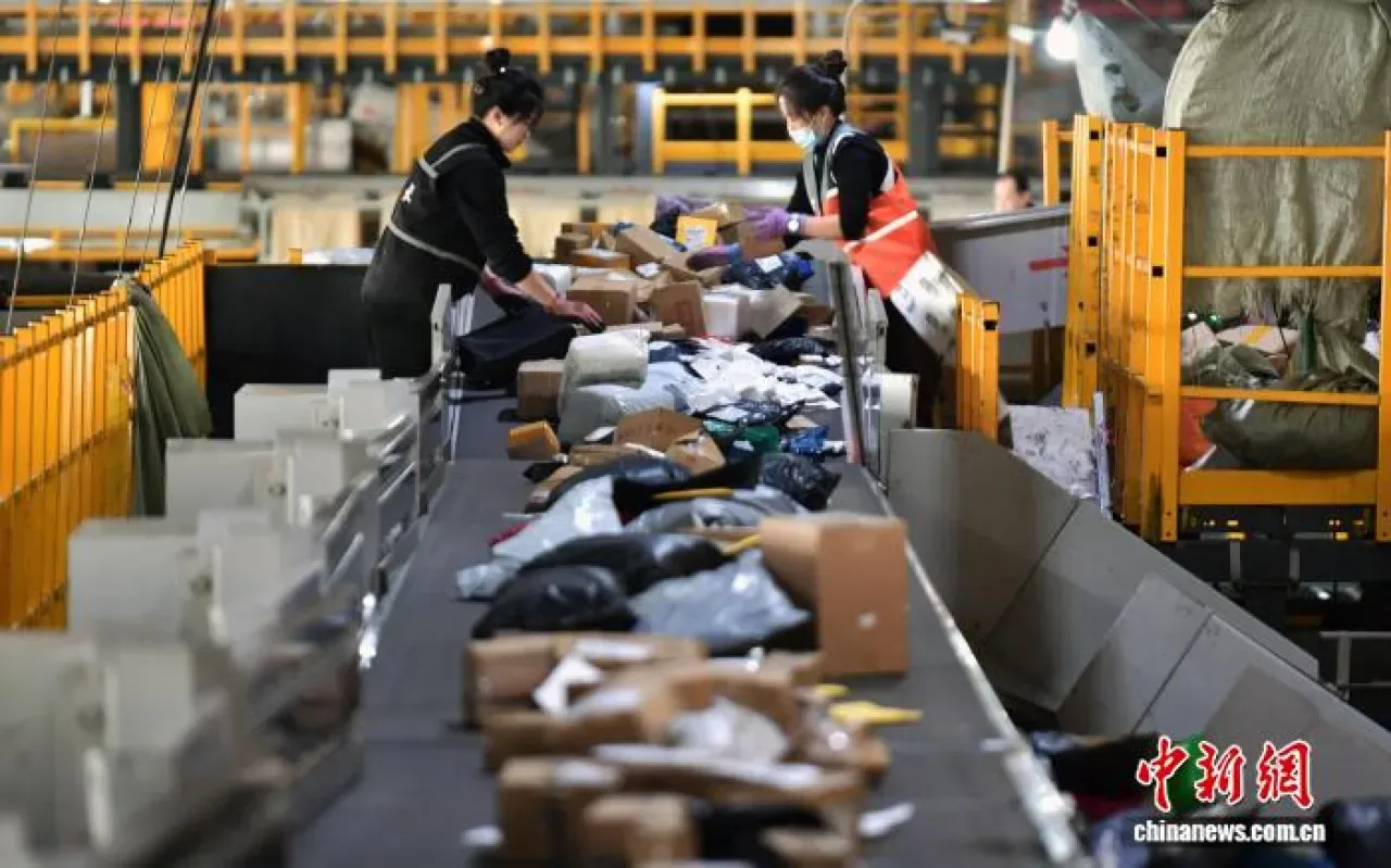 Çin'de Kargo Sektörü Rekor Kırdı: 10 Ayda 162,68 Milyar Parça Çin'de Kargo Sektörü Rekor Kırdı: 10 Ayda 162,68 Milyar Parça