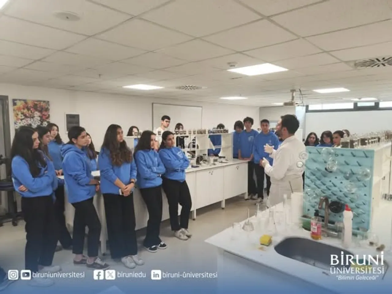 Saint Benoit Fransız Lisesi Öğrencileri Biruni Üniversitesi'nde Laboratuvar Deneyimi Kazandı Saint Benoit Fransız Lisesi Öğrencileri Biruni Üniversitesi'nde Laboratuvar Deneyimi Kazandı