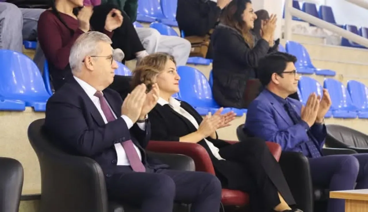 Marmara Üniversitesi'nde Marmara Cup Heyecanı Başladı Marmara Üniversitesi'nde Marmara Cup Heyecanı Başladı