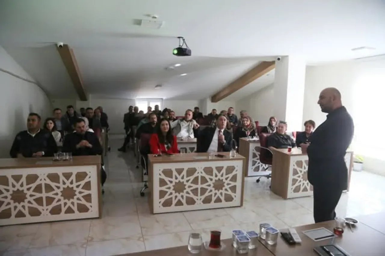 Develi Belediyesi Personeline İletişim Eğitimi Develi Belediyesi Personeline İletişim Eğitimi
