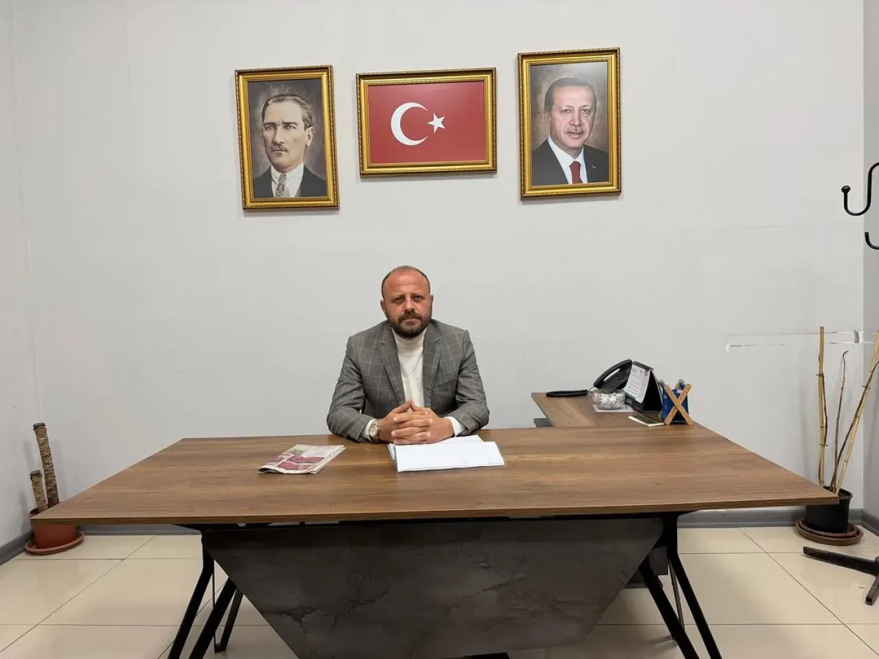 AK Parti Gölbaşı İlçe Başkanlığı Vatandaşları Bekliyor AK Parti Gölbaşı İlçe Başkanlığı Vatandaşları Bekliyor