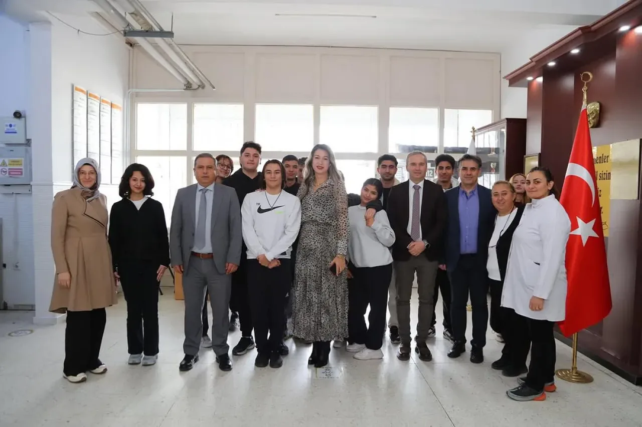 Gölbaşı İlçe Milli Eğitim Müdürü Serap Yılmaz, Ahmet Alper Dinçer Anadolu Lisesi'ni Ziyaret Etti Gölbaşı İlçe Milli Eğitim Müdürü Serap Yılmaz, Ahmet Alper Dinçer Anadolu Lisesi'ni Ziyaret Etti