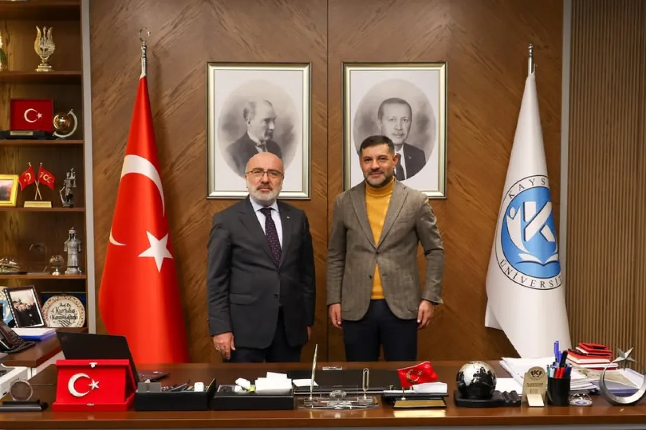 Celal Bayar Anadolu Lisesi Müdürü, Kayseri Üniversitesi Rektörü'nü Ziyaret Etti Celal Bayar Anadolu Lisesi Müdürü, Kayseri Üniversitesi Rektörü'nü Ziyaret Etti