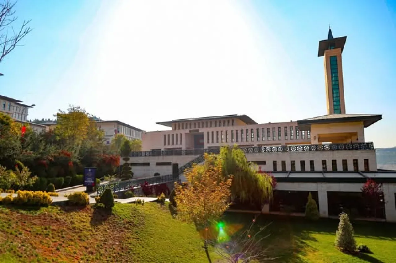 Hasan Kalyoncu Üniversitesi Kampüsü Sonbahar Renklerine Büründü Hasan Kalyoncu Üniversitesi Kampüsü Sonbahar Renklerine Büründü