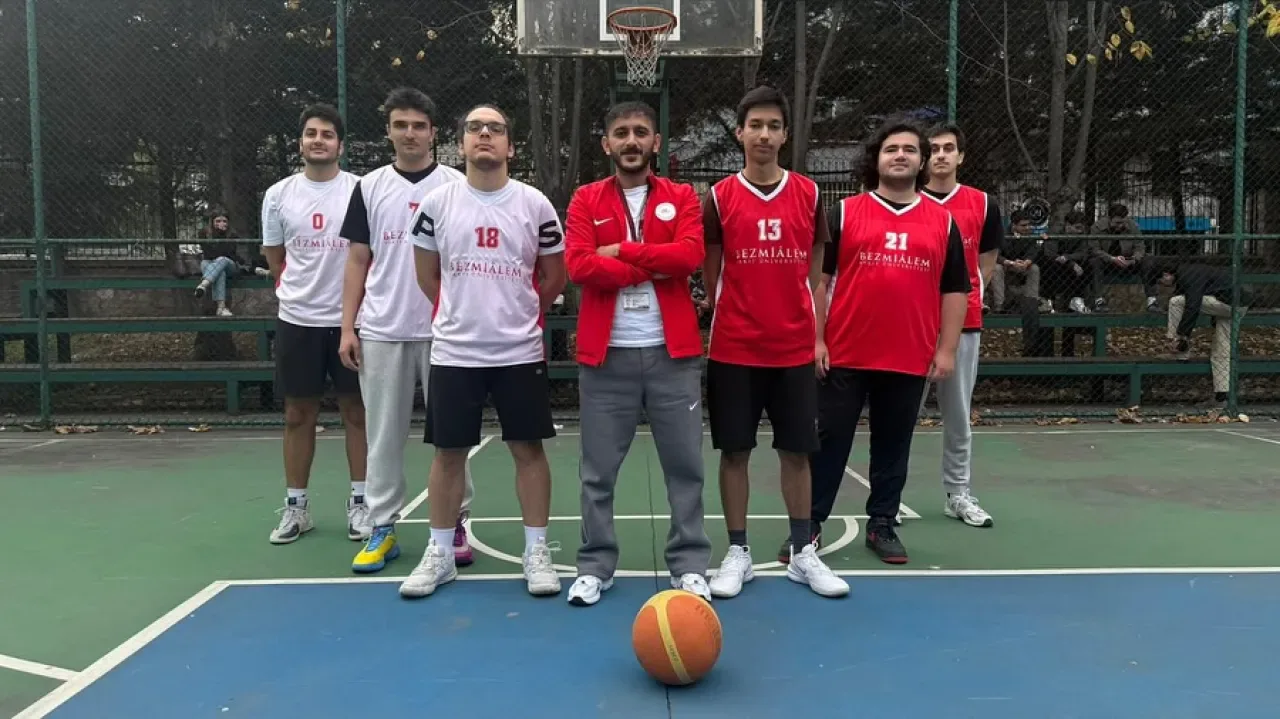 Bezmialem'de 3x3 Basketbol Turnuvası Coşkusu: QR Takımı Şampiyon Oldu Bezmialem'de 3x3 Basketbol Turnuvası Coşkusu: QR Takımı Şampiyon Oldu