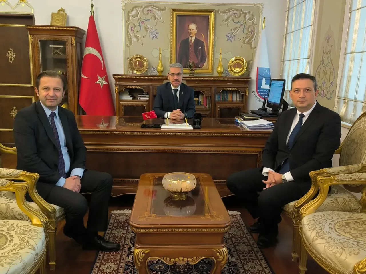 Üsküdar Kaymakamı Adem Yazıcı, Vakıfbank Yöneticilerini Makamında Ağırladı Üsküdar Kaymakamı Adem Yazıcı, Vakıfbank Yöneticilerini Makamında Ağırladı