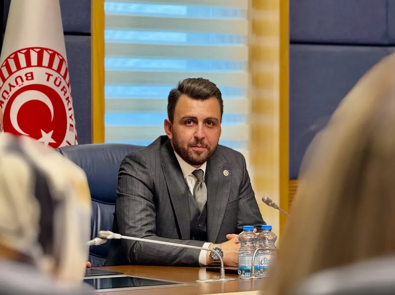 AK Parti Edremit İlçe Başkanı Rifat Ertaş, Milletvekili Öztaylan'ı Ziyaret Etti AK Parti Edremit İlçe Başkanı Rifat Ertaş, Milletvekili Öztaylan'ı Ziyaret Etti