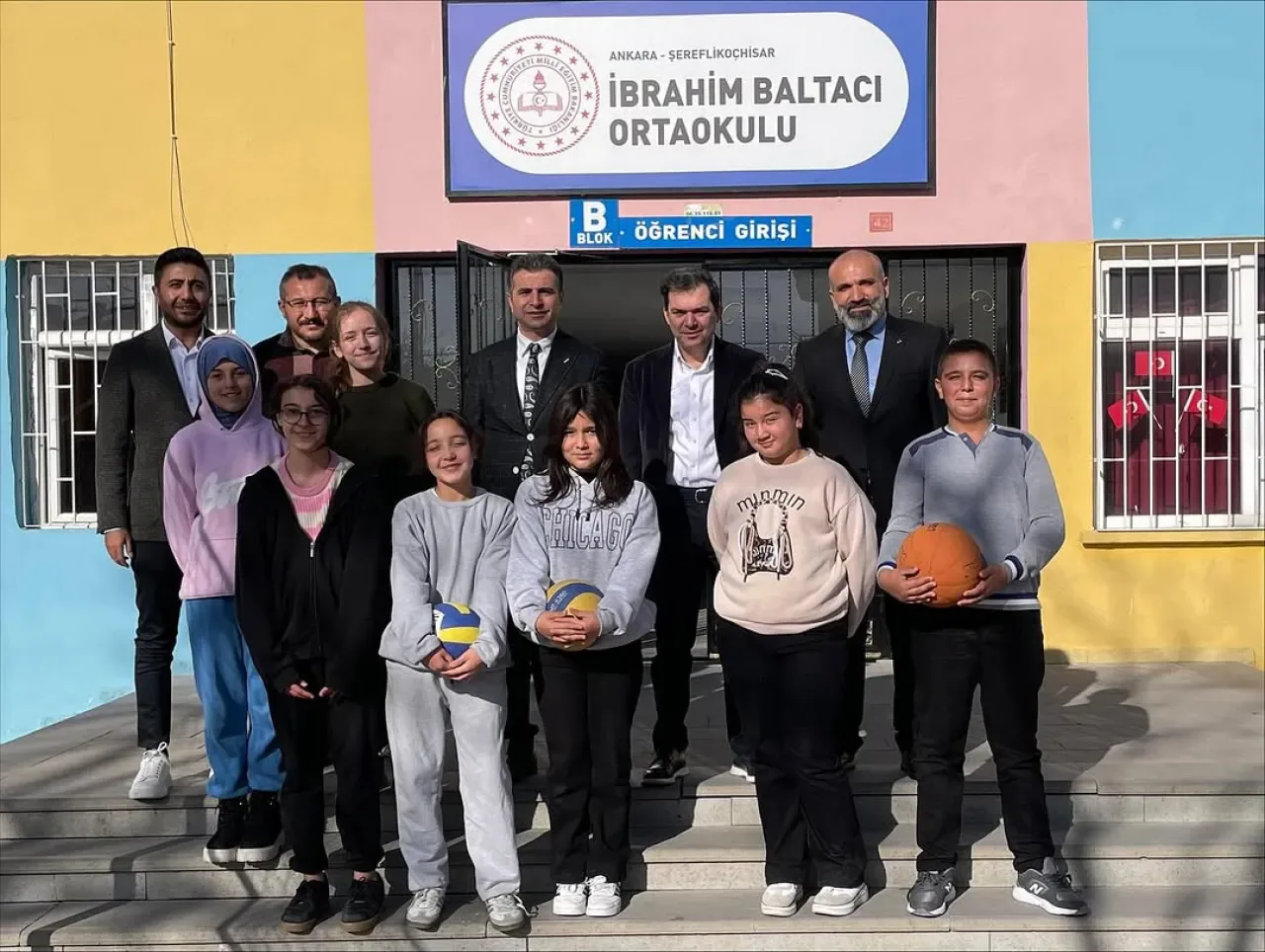 Şereflikoçhisar'da Eğitim Ziyareti: Okulun İhtiyaçları ve Çalışmalar Masaya Yatırıldı Şereflikoçhisar'da Eğitim Ziyareti: Okulun İhtiyaçları ve Çalışmalar Masaya Yatırıldı