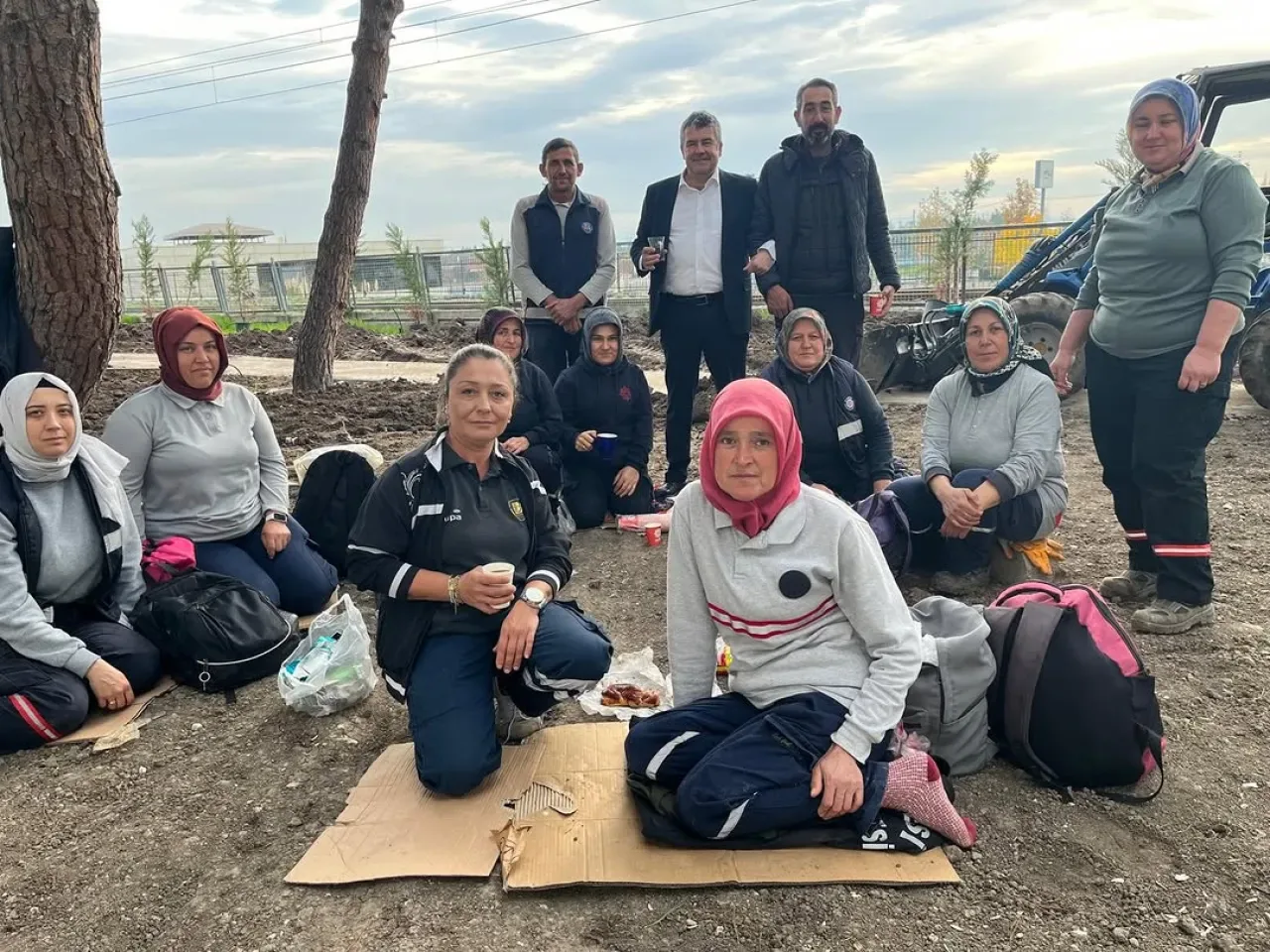 Karesi Belediyesi, Atatürk Mahallesi'nde Park Yenileme Çalışmalarını Sürdürüyor Karesi Belediyesi, Atatürk Mahallesi'nde Park Yenileme Çalışmalarını Sürdürüyor