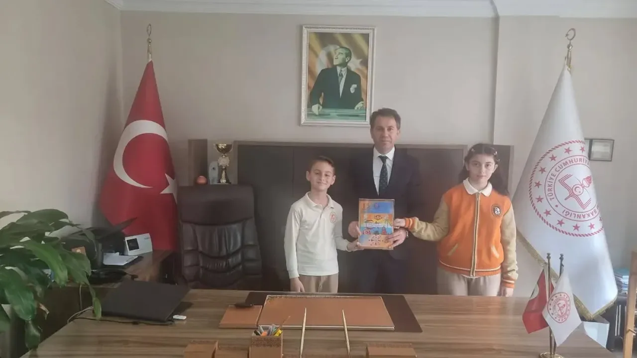 Bursa Karacabey'de 15 Temmuz Çocuk Gazetesi Özel Sayısı Hazırlandı Bursa Karacabey'de 15 Temmuz Çocuk Gazetesi Özel Sayısı Hazırlandı