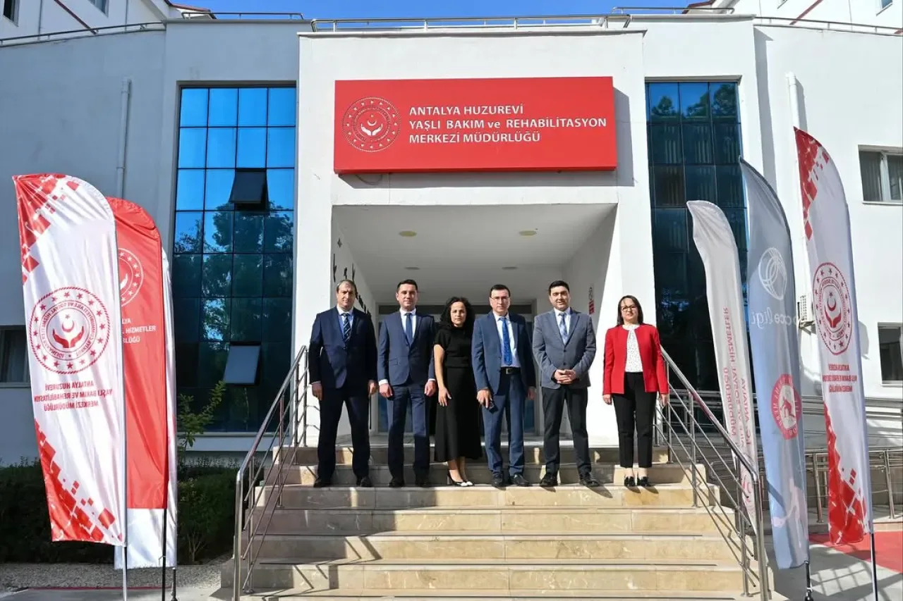 Antalya'da Huzurevinde Ağız ve Diş Sağlığı Taraması Antalya'da Huzurevinde Ağız ve Diş Sağlığı Taraması