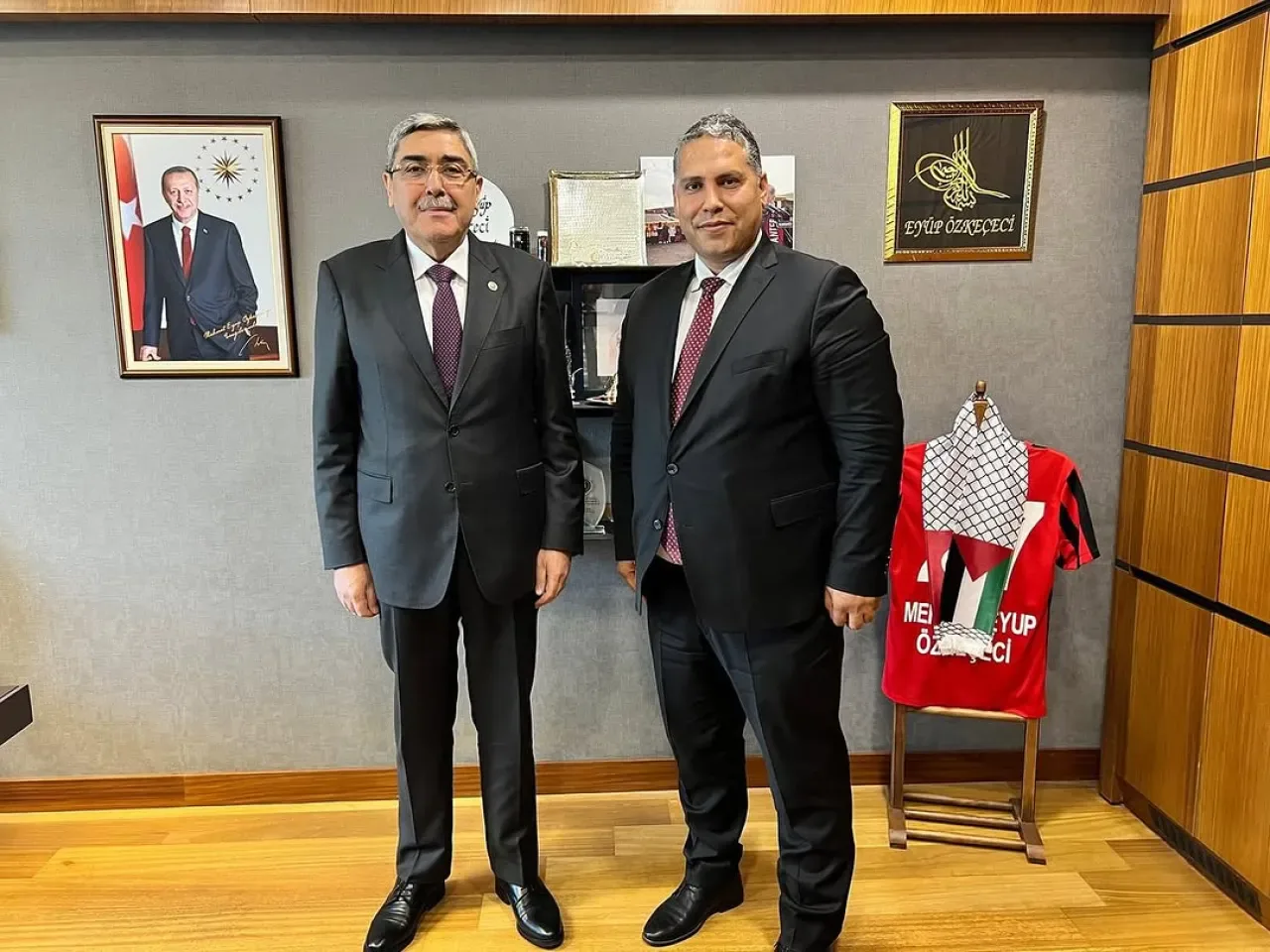 Gaziantep Milletvekili Özkeçeci'ye Karayılan Ailesinden Ziyaret Gaziantep Milletvekili Özkeçeci'ye Karayılan Ailesinden Ziyaret
