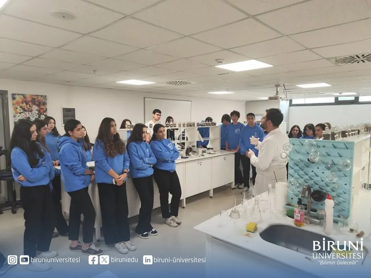 Saint Benoît Lisesi Öğrencileri Biruni Üniversitesi'nde Laboratuvar Deneyimi Kazandı Saint Benoît Lisesi Öğrencileri Biruni Üniversitesi'nde Laboratuvar Deneyimi Kazandı