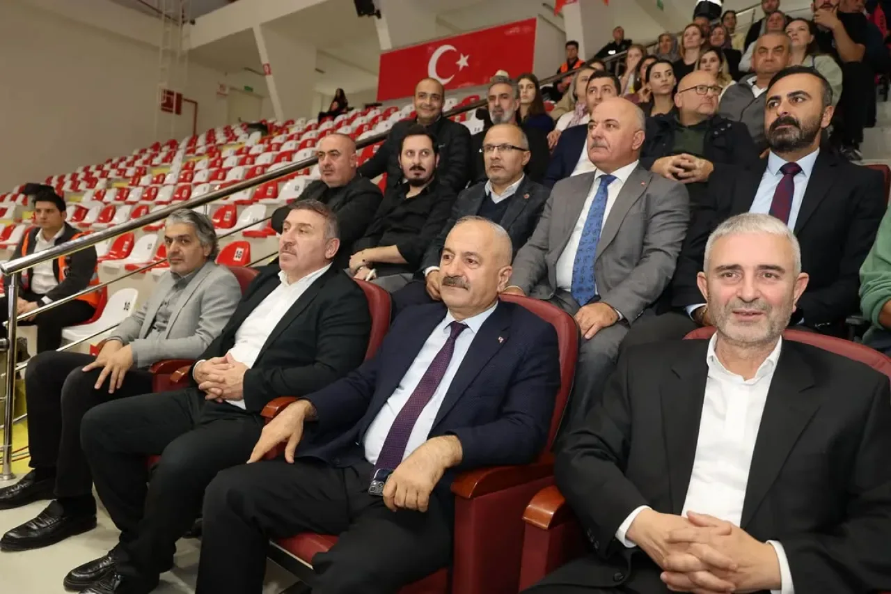 Gebze Belediyesi Erkek Voleybol Takımı, Efeler Ligi'nde Sahaya Çıktı Gebze Belediyesi Erkek Voleybol Takımı, Efeler Ligi'nde Sahaya Çıktı