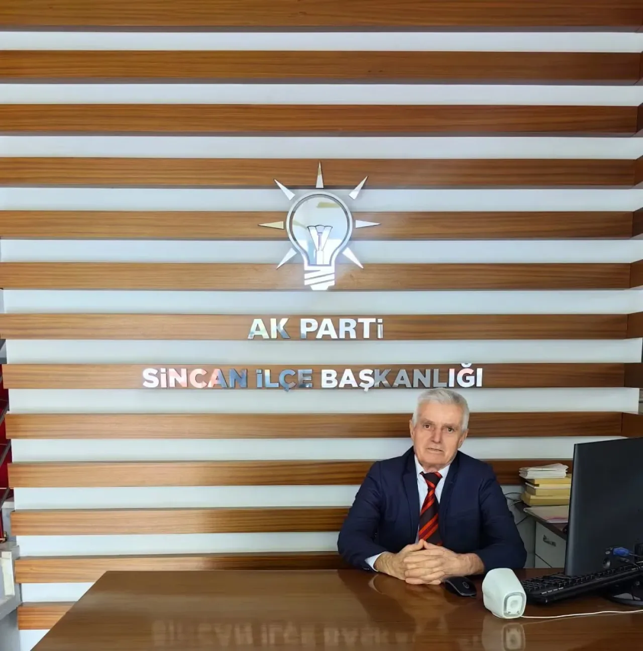 AK Parti Sincan İlçe Teşkilatı'nda İstişare ve Halka Hizmet Nöbetleri AK Parti Sincan İlçe Teşkilatı'nda İstişare ve Halka Hizmet Nöbetleri