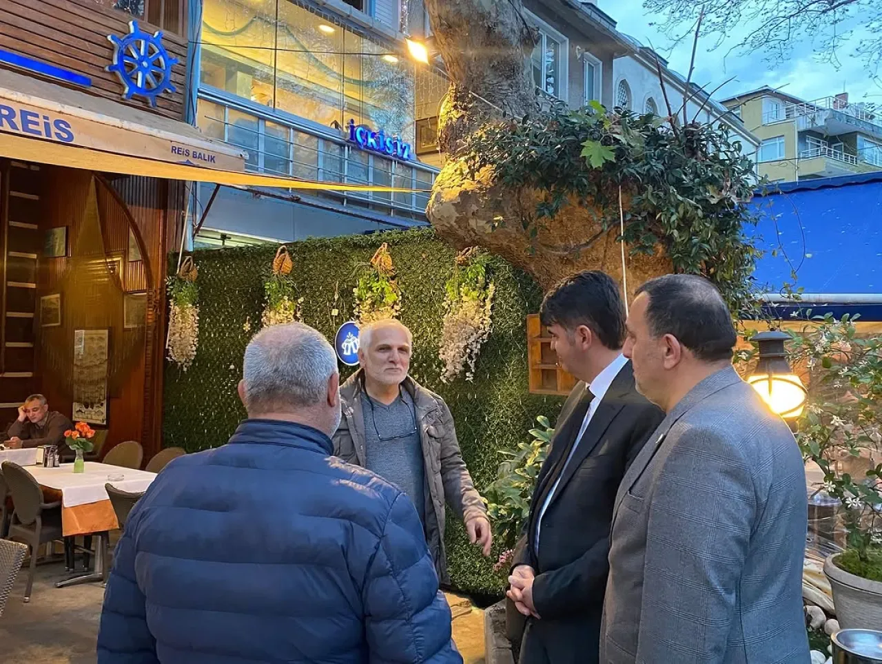 Sarıyer Kaymakamı Ömer Kalaylı'dan Esnaf Ziyareti Sarıyer Kaymakamı Ömer Kalaylı'dan Esnaf Ziyareti