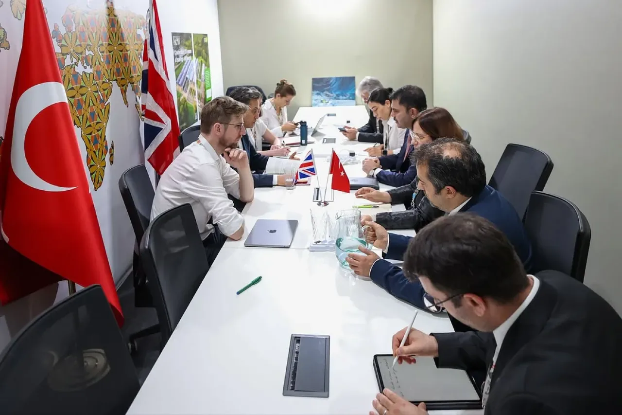İstanbul Büyükşehir Belediyesi ile Birleşik Krallık İklim Değişikliği Mutabakatı İmzaladı İstanbul Büyükşehir Belediyesi ile Birleşik Krallık İklim Değişikliği Mutabakatı İmzaladı