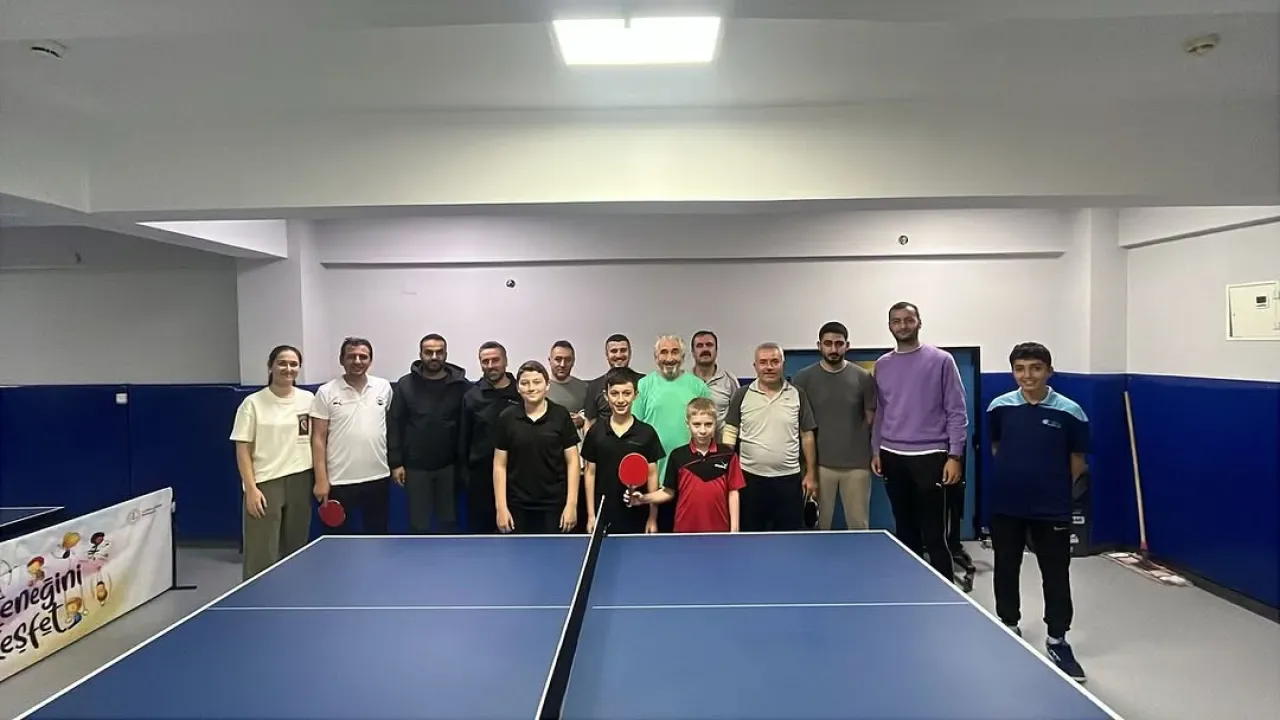 Sancaktepe'de 24 Kasım Öğretmenler Günü Masa Tenisi Turnuvası Düzenlendi Sancaktepe'de 24 Kasım Öğretmenler Günü Masa Tenisi Turnuvası Düzenlendi