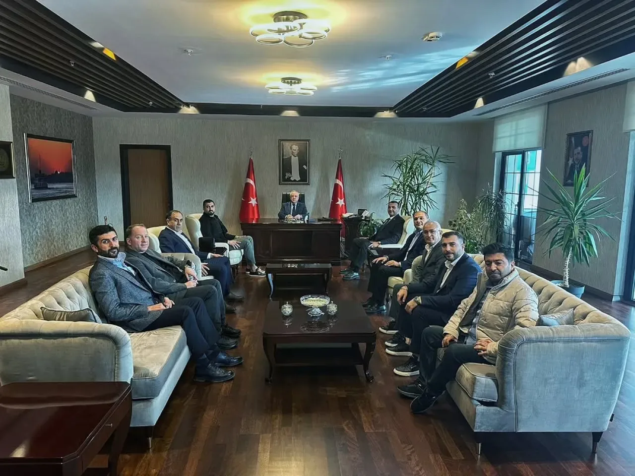 Çekmeköy İş İnsanlarından Kaymakam Çelik'e Nezaket Ziyareti Çekmeköy İş İnsanlarından Kaymakam Çelik'e Nezaket Ziyareti